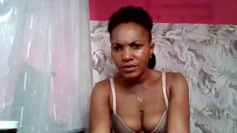 Snapshot of sexydoll32 chatting on June 5, 2026, 7:47 am sexydoll32 online show from June 5, 2026, 7:47 am