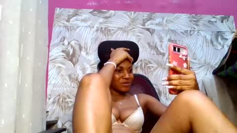 Snapshot of sexydoll32 chatting on June 25, 2026, 12:21 am sexydoll32 online show from June 25, 2026, 12:21 am