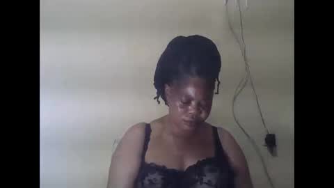 Snapshot of sexydove2 chatting on May 27, 2026, 3:03 am EMILY online show from May 27, 2026, 3:03 am