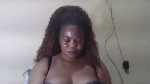 Snapshot of sexydove2 chatting on June 12, 2026, 2:43 am EMILY online show from June 12, 2026, 2:43 am