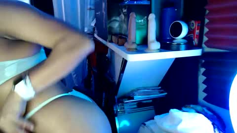 Snapshot of sexylatincouple chatting on December 17, 2024, 7:29 am SEXYLATINCOUPLE online show from December 17, 2024, 7:29 am