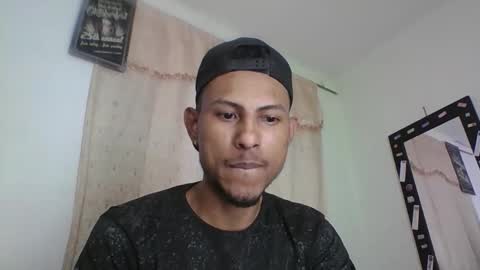 Snapshot of sexyleon69 chatting on November 6, 2025, 10:32 pm Sexy leon online show from November 6, 2025, 10:32 pm