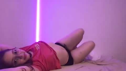 Snapshot of sexylilbab3 chatting on January 24, 2025, 8:23 am SexyLilBab3 online show from January 24, 2025, 8:23 am