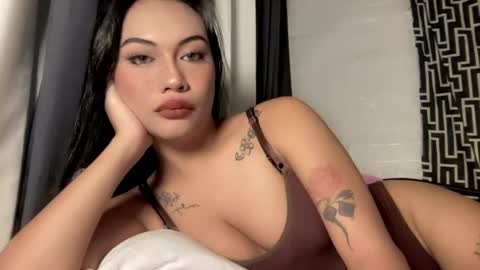 Snapshot of sexylovesappira chatting on May 18, 2026, 5:41 pm maxine online show from May 18, 2026, 5:41 pm