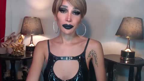 Snapshot of sexylusty2258 chatting on December 5, 2025, 4:10 am Queen Sofia online show from December 5, 2025, 4:10 am