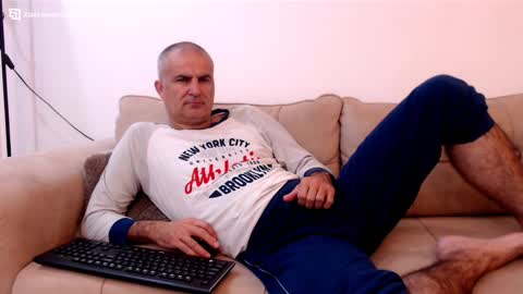 Snapshot of sexymaja77 chatting on October 18, 2025, 7:58 pm David online show from October 18, 2025, 7:58 pm