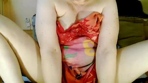Snapshot of sexymayagold chatting on June 6, 2026, 12:21 pm Squirty Maya Gold online show from June 6, 2026, 12:21 pm