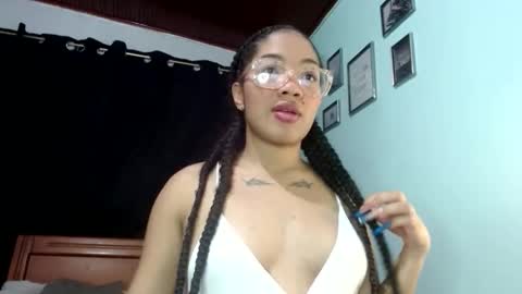 sexymomm678 online show from April 7, 2026, 11:48 pm