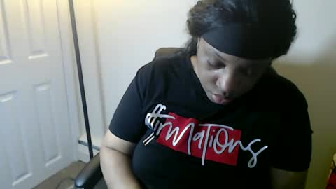 Snapshot of sexymona1218 chatting on May 21, 2026, 7:37 am SexyMona online show from May 21, 2026, 7:37 am