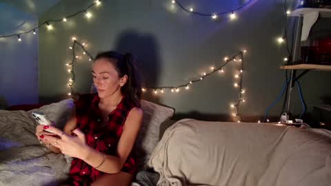 Snapshot of sexynymphocpl chatting on February 2, 2025, 12:30 am Royal Duo online show from February 2, 2025, 12:30 am