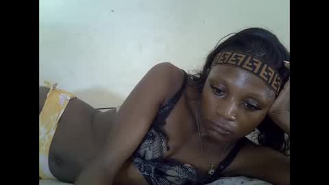 Snapshot of sexypetite4 chatting on June 10, 2026, 9:52 am SHARON online show from June 10, 2026, 9:52 am