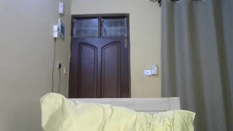 Snapshot of sexypetite_lee chatting on December 13, 2024, 6:10 am Lee online show from December 13, 2024, 6:10 am