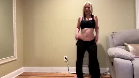 Sexypiglet2728 online show from December 24, 2024, 3:27 am