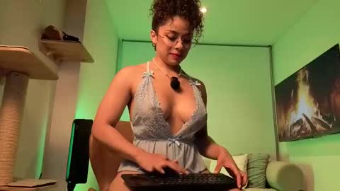 Snapshot of sexys_lave chatting on April 25, 2026, 9:45 am Ivanna and Esteban online show from April 25, 2026, 9:45 am