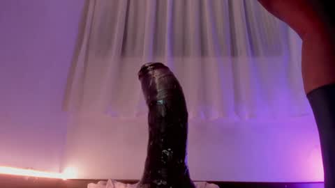 Snapshot of sexyshantal_ chatting on January 24, 2025, 4:17 pm Sshanty online show from January 24, 2025, 4:17 pm