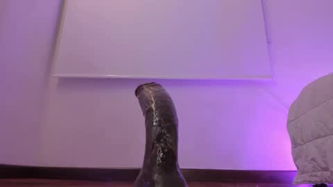 Snapshot of sexyshantal_ chatting on March 26, 2026, 7:14 am Sshanty online show from March 26, 2026, 7:14 am