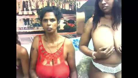 Snapshot of sexyva4u2luv chatting on March 3, 2025, 11:33 am sexyva4u2luv online show from March 3, 2025, 11:33 am