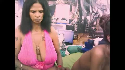 Snapshot of sexyva4u2luv chatting on November 1, 2025, 7:54 am sexyva4u2luv online show from November 1, 2025, 7:54 am