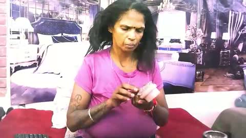 Snapshot of sexyva4u2luv chatting on November 19, 2025, 10:48 am sexyva4u2luv online show from November 19, 2025, 10:48 am