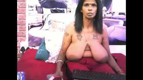 Snapshot of sexyva4u2luv chatting on November 25, 2025, 7:25 pm sexyva4u2luv online show from November 25, 2025, 7:25 pm