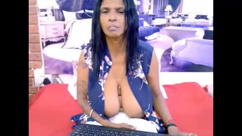 sexyva4u2luv online show from April 13, 2026, 5:57 am