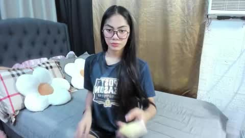 Xenaaa online show from October 4, 2025, 1:53 pm