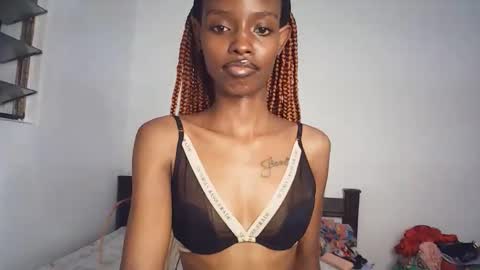 sexyzuriel online show from February 22, 2026, 5:33 pm