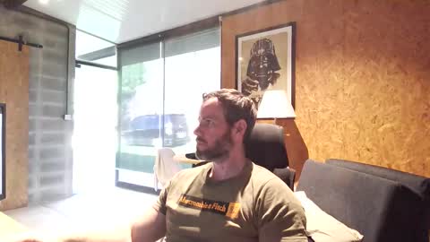 Snapshot of shad0w_hunter chatting on April 10, 2026, 12:10 pm shad0w_hunter online show from April 10, 2026, 12:10 pm