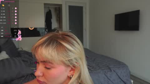 Snapshot of shadowladyyy chatting on December 15, 2024, 6:29 am Sindy and Nancy Next stream 1 December online show from December 15, 2024, 6:29 am