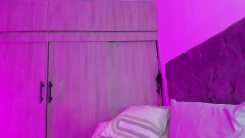 Shaina Vasquez online show from May 6, 2026, 1:03 am