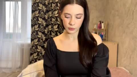 Snapshot of shalasauage chatting on December 17, 2025, 7:25 am Lara online show from December 17, 2025, 7:25 am