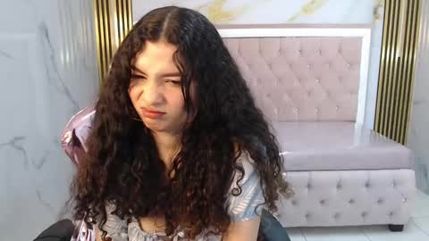 Snapshot of shalon_diaz_sub chatting on January 18, 2025, 1:08 pm Shalon online show from January 18, 2025, 1:08 pm