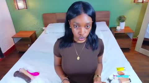 Catalina online show from December 20, 2025, 6:37 pm