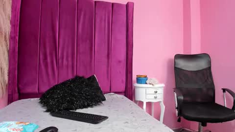 shanelle7 online show from November 27, 2025, 2:08 pm