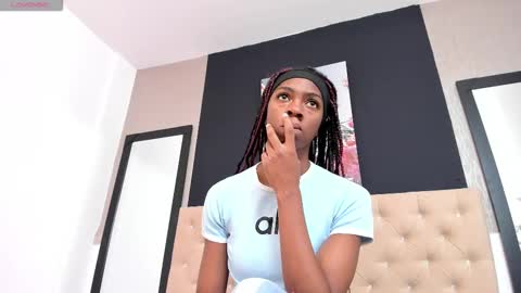 Snapshot of shanelle__ chatting on February 11, 2025, 2:13 pm S H A N E L L E online show from February 11, 2025, 2:13 pm