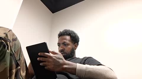 Snapshot of shann0n3 chatting on December 15, 2025, 1:21 am shann0n3 online show from December 15, 2025, 1:21 am