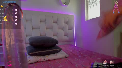 Snapshot of shannakendall chatting on February 7, 2025, 5:29 pm Shana online show from February 7, 2025, 5:29 pm