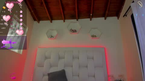 Snapshot of shannakendall chatting on February 17, 2025, 3:09 pm Shana online show from February 17, 2025, 3:09 pm