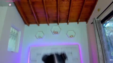 Snapshot of shannakendall chatting on September 15, 2025, 2:17 pm Shana online show from September 15, 2025, 2:17 pm