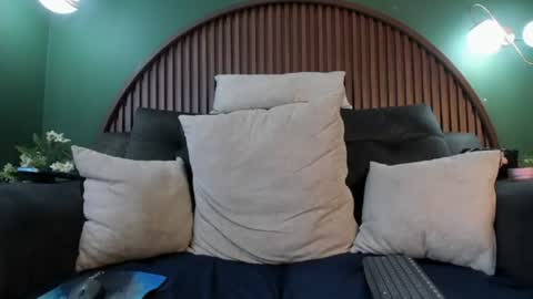 shannel__queen online show from June 17, 2026, 9:27 pm