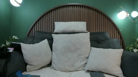 shannel__queen online show from June 24, 2026, 7:35 pm