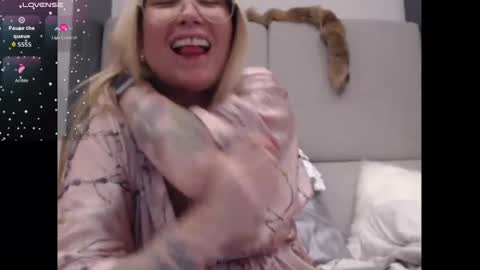 Shannon07 online show from October 15, 2025, 4:01 am