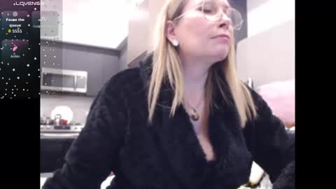 Shannon07 online show from December 22, 2025, 4:09 am