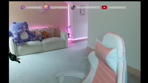 Snapshot of shannonblooms chatting on October 23, 2025, 11:31 am Shanmais online show from October 23, 2025, 11:31 am