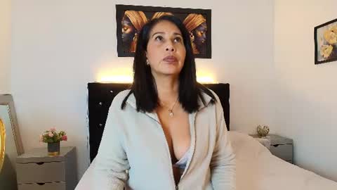  Shanon  online show from June 11, 2026, 12:32 am