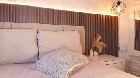 SHANON online show from December 5, 2025, 7:32 pm