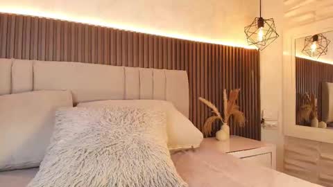 SHANON online show from December 19, 2025, 9:00 pm