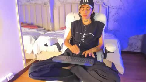 Shantal online show from November 28, 2025, 3:53 am