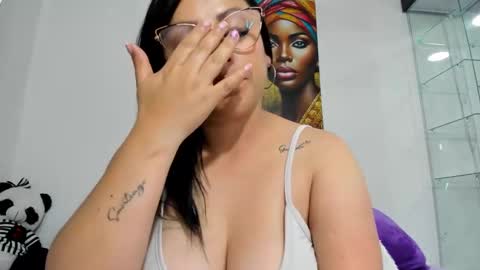 Snapshot of shantall_8 chatting on February 13, 2025, 3:29 am karol online show from February 13, 2025, 3:29 am