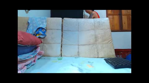 shantallfoxxx online show from April 30, 2026, 11:49 am